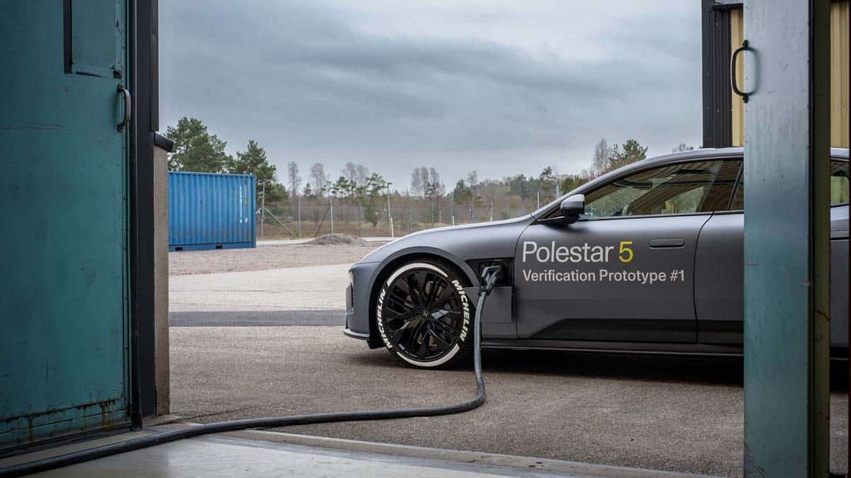 Locura total, el Polestar 5 carga del 10% al 80% en apenas 10 minutos
