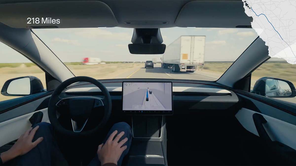 Elon Musk Anuncia: Los Tesla con FSD Permitirán Enviar Mensajes en Semanas, Desafiando la Ley