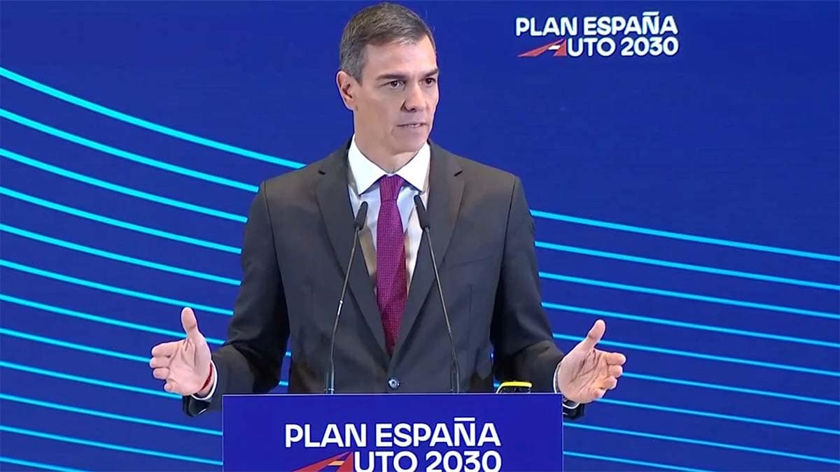 Plan Auto 2030: ayudas de hasta 5.500 euros para comprar coche eléctrico en España