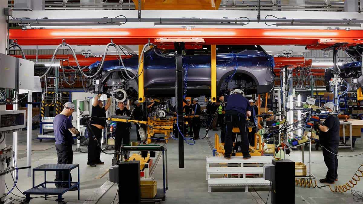 EBRO creará 300 empleos en Barcelona y dará el salto al montaje completo de vehículos