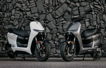 Cinco cosas que no sabes de la scooter eléctrica Zero LS1 Scooter Zero LS1 de color blanco y color gris