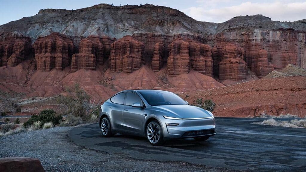Foto del Tesla Model Y en color plata