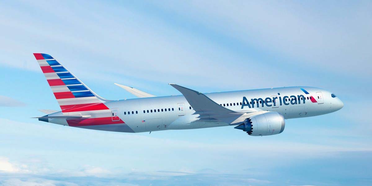 American Airlines estudia recuperar pantallas en sus aviones y sumar Starlink al Wi-Fi