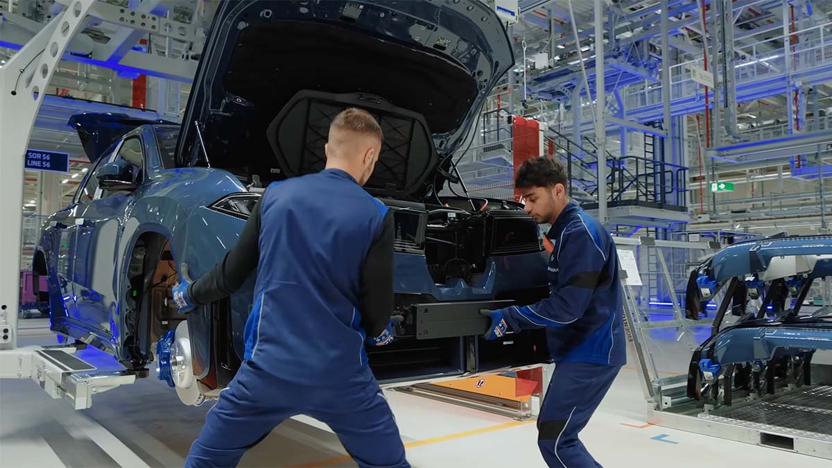 BMW acelera con el iX3: Aumentará la producción ante una demanda que supera las previsiones