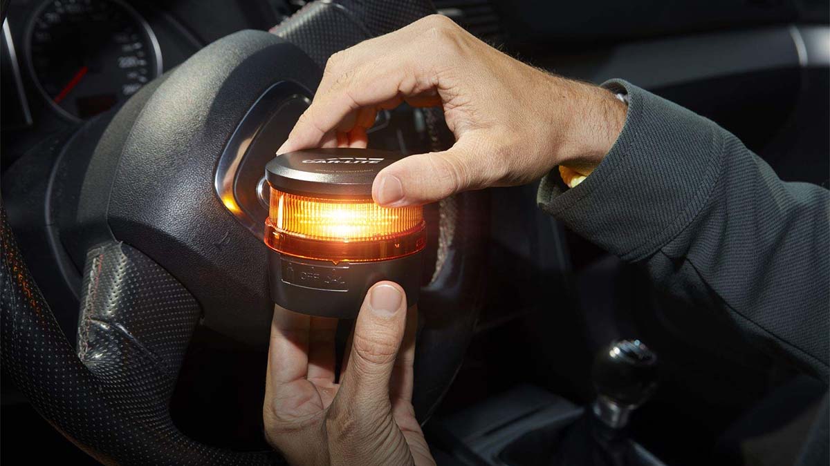 Cómo comprobar que tu baliza V16 funciona correctamente y evitar errores en una emergencia