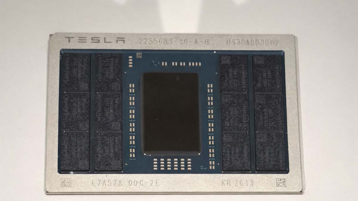 Tesla muestra el chip AI5, pero Elon Musk confirma que no llegará primero a sus coches