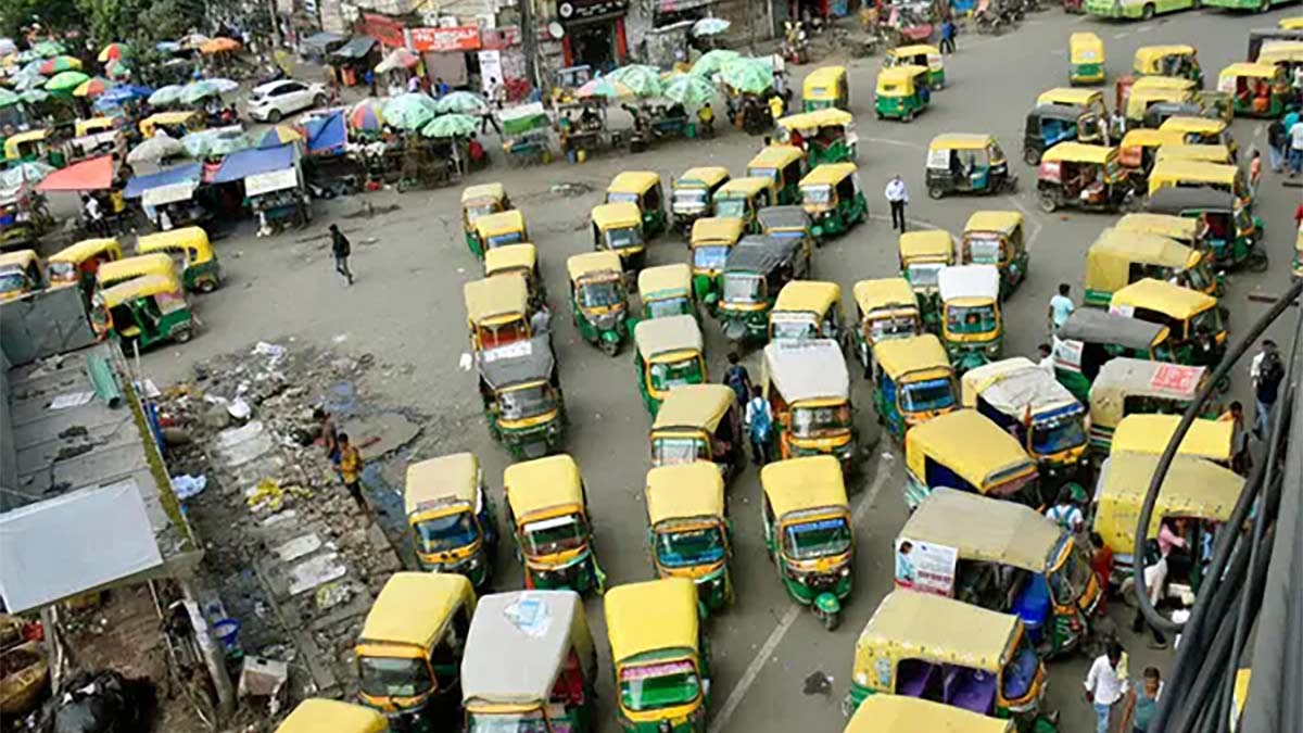 India ya estudia convertir coches y triciclos viejos a eléctricos: más barato que comprar uno nuevo