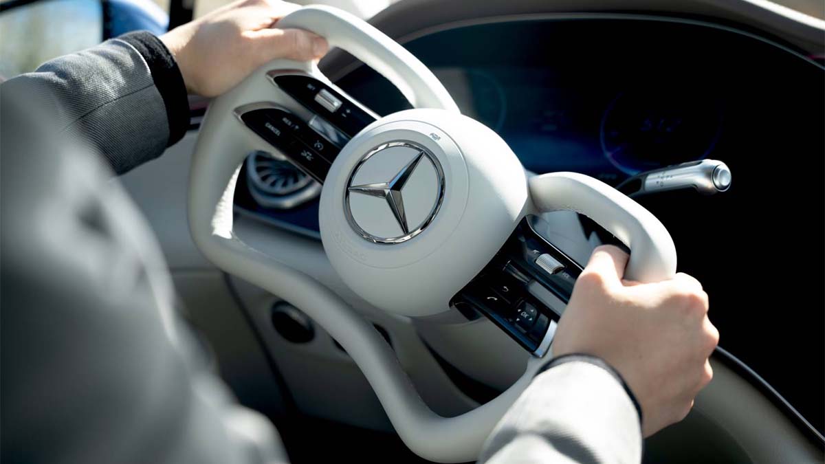 El volante del futuro con steer-by-wire se estrena en el Mercedes EQS