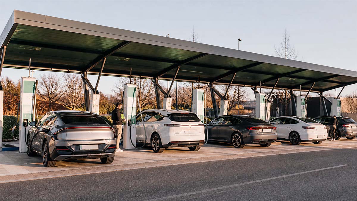 La recarga rápida del coche eléctrico alcanza cifras récord y confirma el cambio que vive Europa