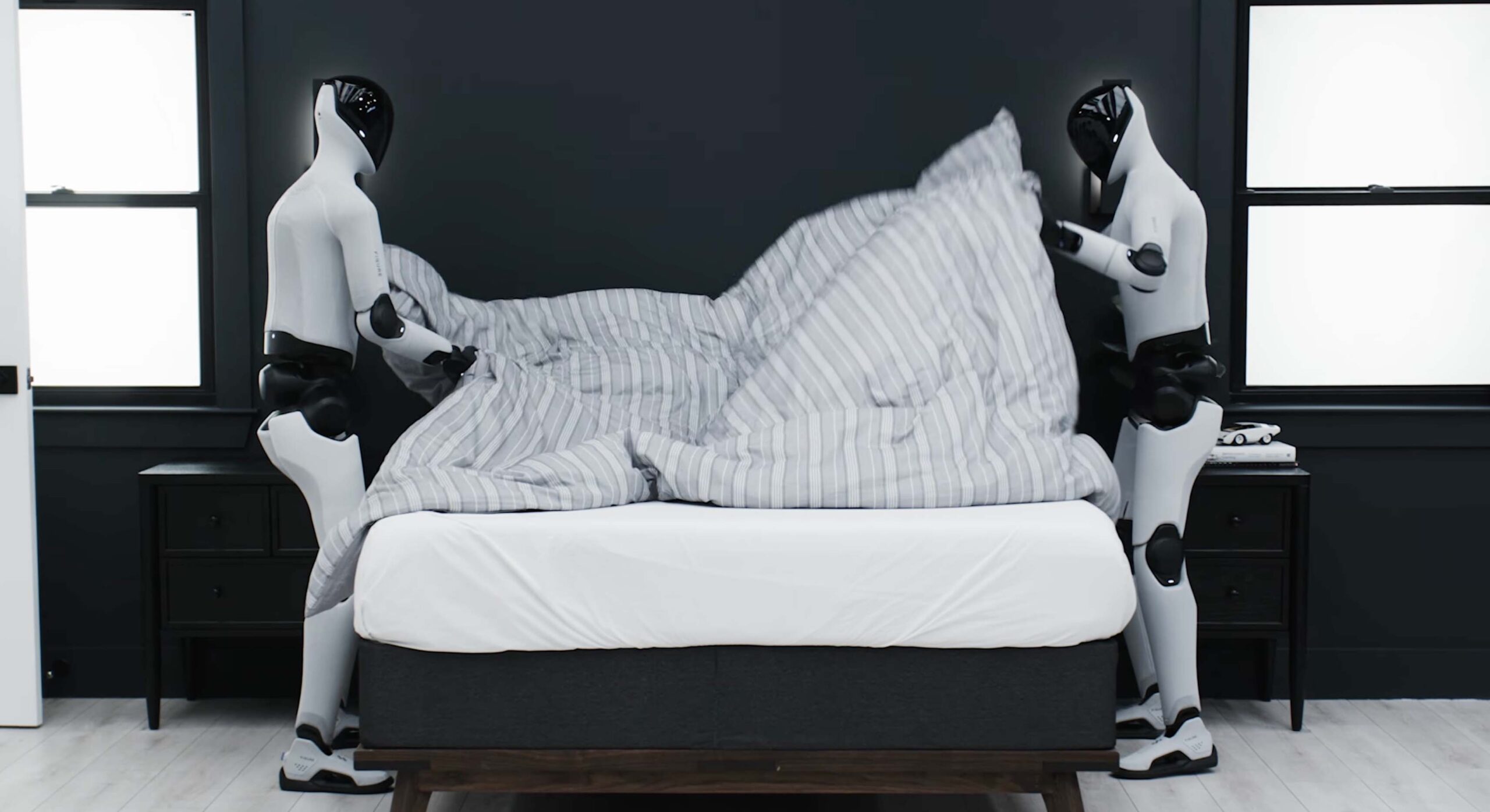 Figure muestra dos robots humanoides ordenando un dormitorio: ¡Yo quiero uno para casa!