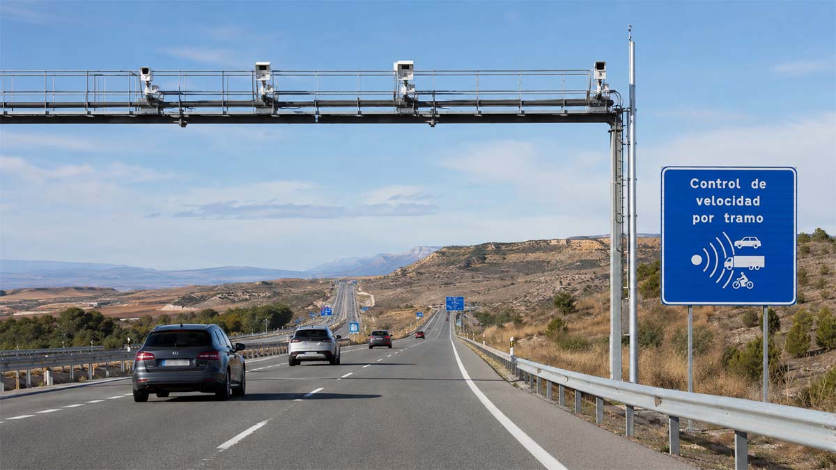 Tiene 33 kilómetros y es el más largo de España: el radar de tramo interminable está en Palencia